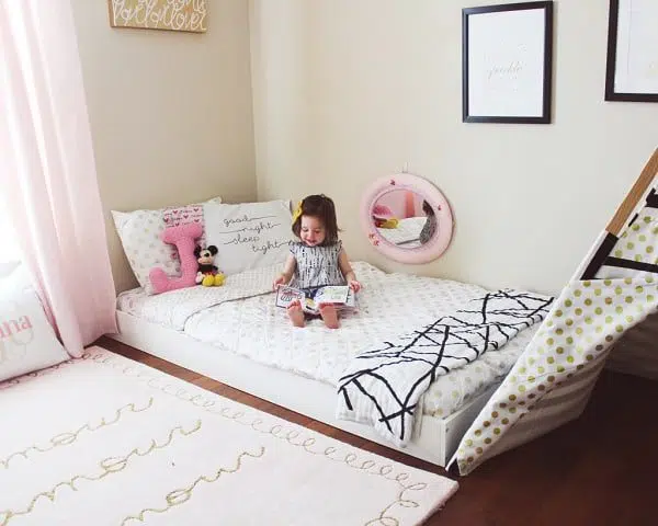 Đặt nệm dưới sàn nhà tạo cảm giác an toàn