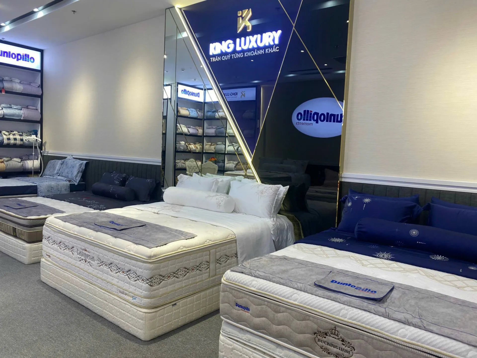 Showroom King Luxury với đa dạng sản phẩm nệm, chăn ga cao cấp