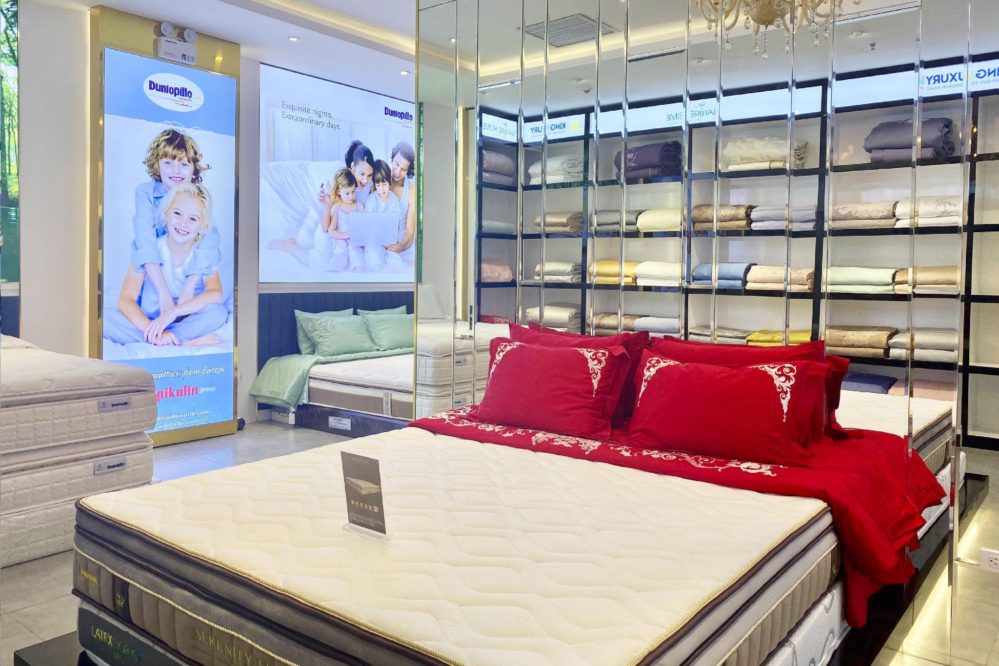 Không gian sang trọng tại showroom King Luxury