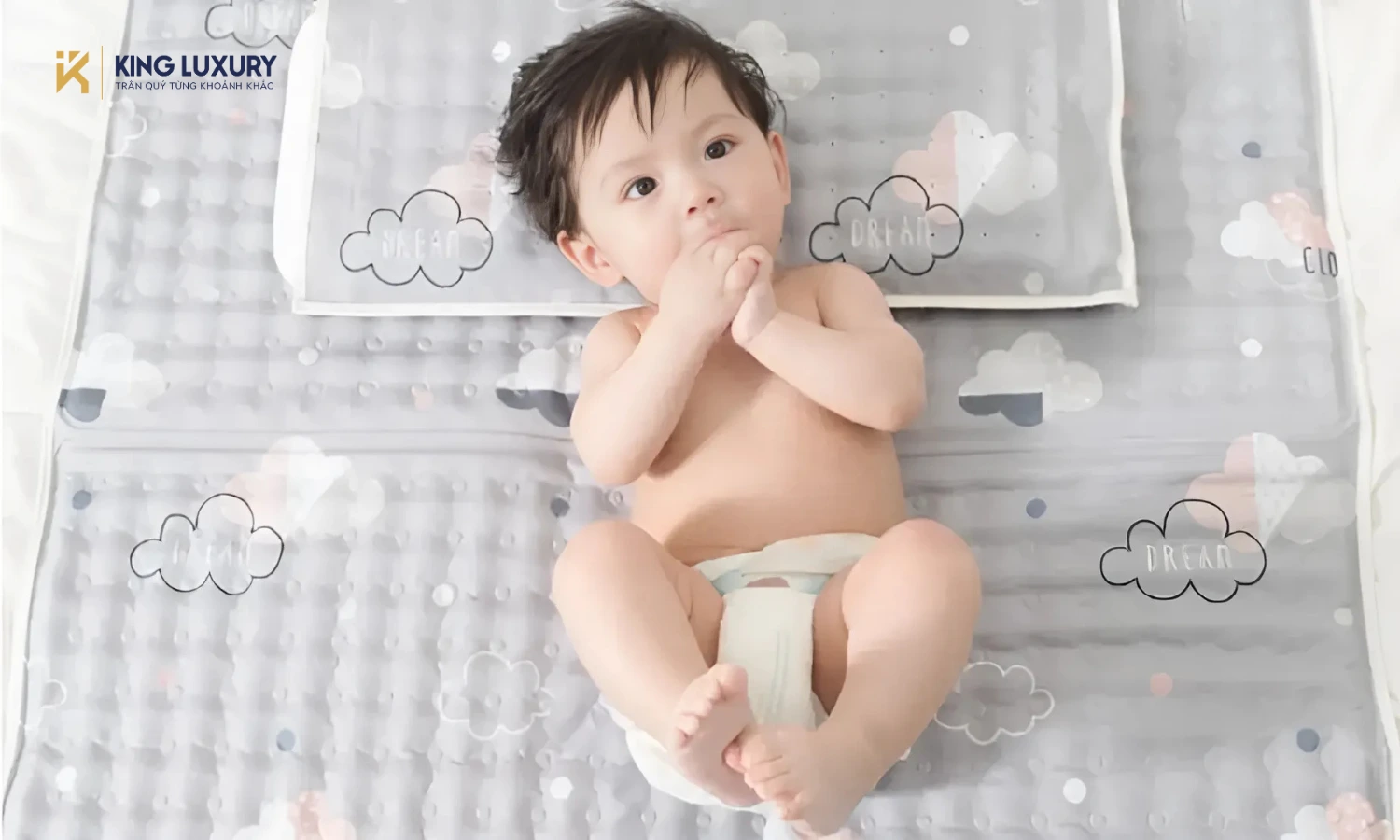 Sử dụng nệm không có độ nâng đỡ có thể gây ảnh hưởng đến cột sống đang phát triển của trẻ
