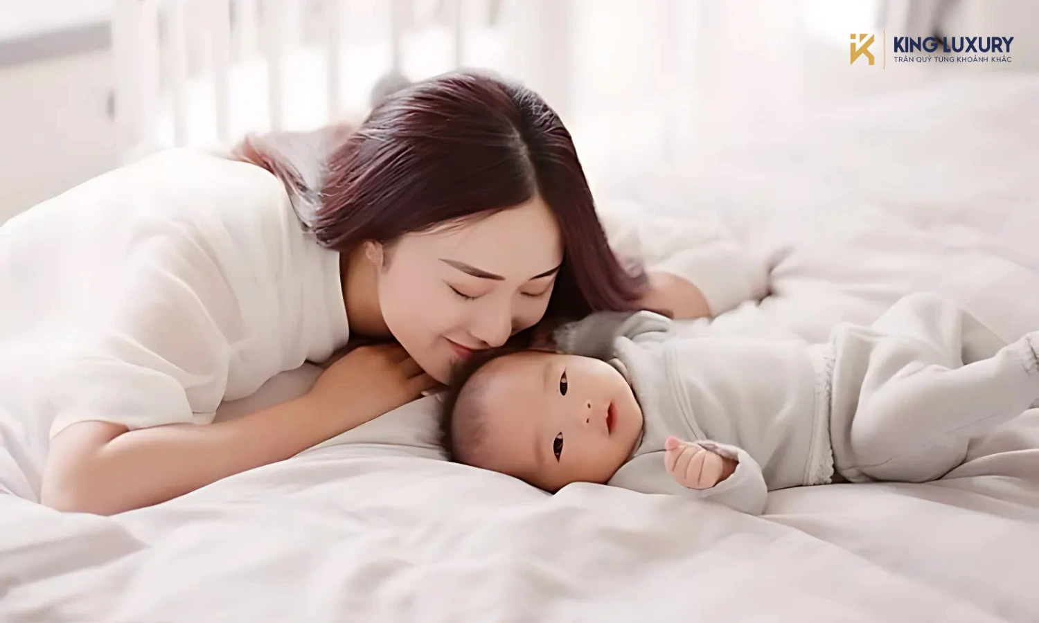 Nệm nước cho trẻ sơ sinh với chất liệu tổng hợp, không thông thoáng gây ảnh hưởng tới làn da của bé