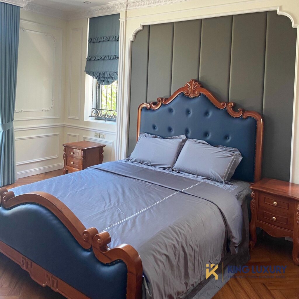 Phòng ngủ hoàn thiện với nệm và bộ chăn ga tại Vinhomes Star City